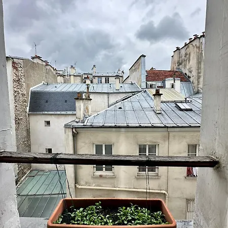 Marais Near Louvre Museum Ecouffes * Paris